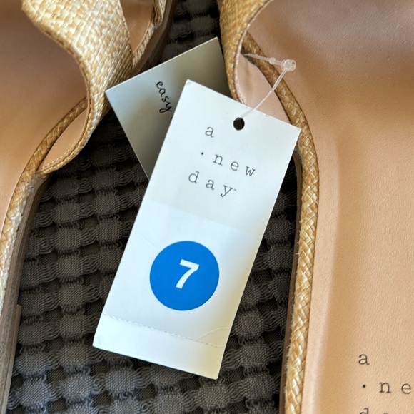 Target Raffia Slides - Picture 3 of 3